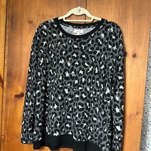 Women’s sweater in leopard print